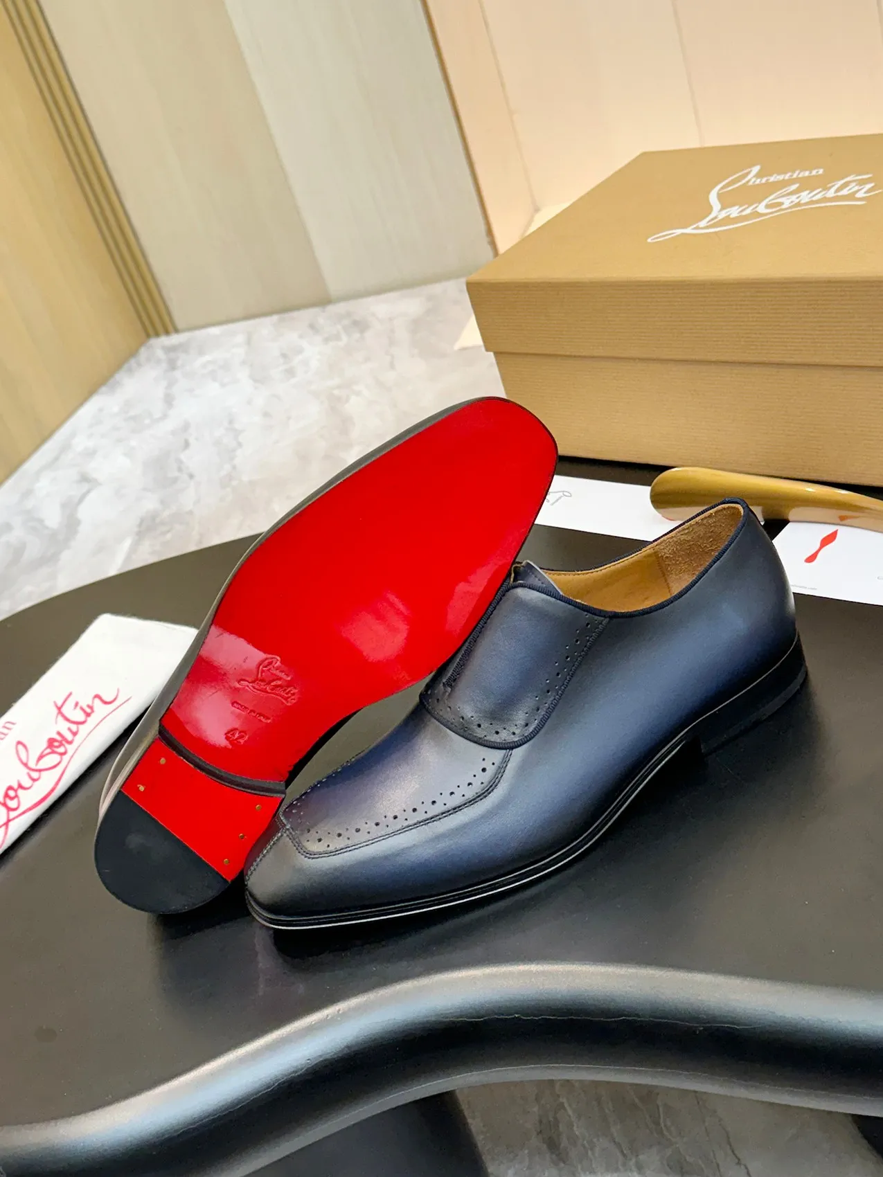 💰960 ••New real shots••CL～High-end men’s 👔Casual•loafers with red soles! ••🆑Genuine and top-quality goods from original orders ••✅💯 Purchase goods from top-quality original orders! Original imported patterned cowhide ➕Imported cowhide lining ➕Cowhide feet ➕Original leather outsole~🉑️Feel free to compare the authentic ones! Size: 39-44 (38.45.46.47 can be customized)